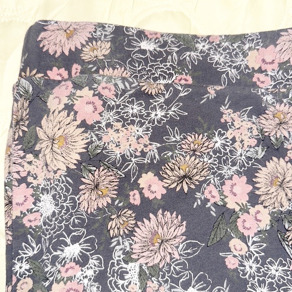 Torrid Gray Floral Leggings EUC SZ 1x-3X - Picture 3 of 5